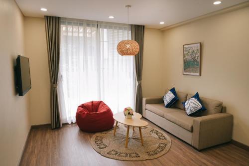 hb serviced apartment lac long quan