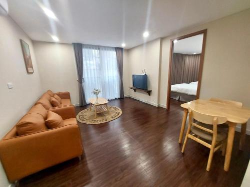 hb serviced apartment lac long quan