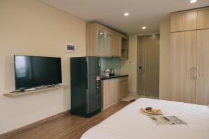hb serviced apartment lac long quan