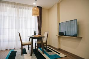hb serviced apartment lac long quan