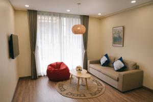 hb serviced apartment lac long quan