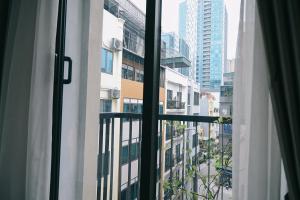 hb serviced apartment lac long quan