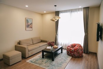 hb serviced apartment lac long quan