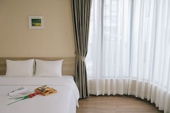 hb serviced apartment lac long quan