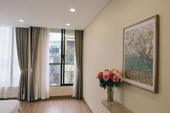hb serviced apartment lac long quan