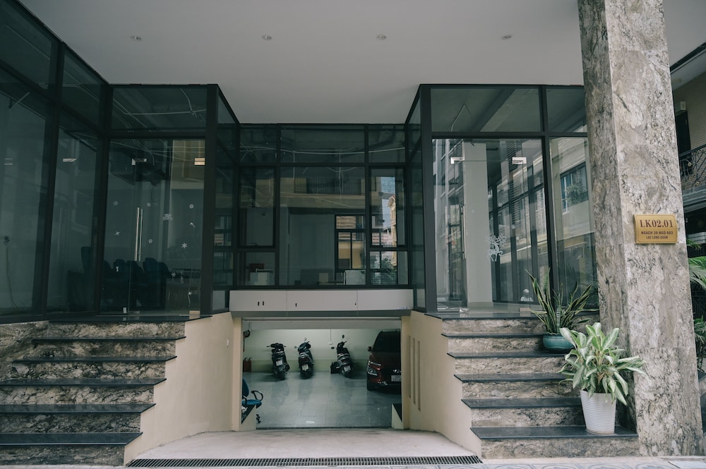hb serviced apartment lac long quan