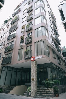hb serviced apartment lac long quan