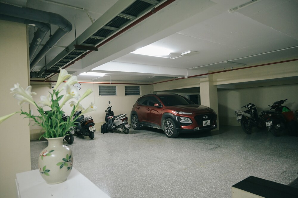hb serviced apartment lac long quan