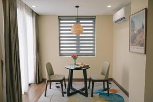 hb serviced apartment lac long quan