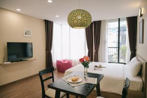 hb serviced apartment lac long quan
