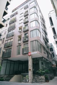 hb serviced apartment lac long quan