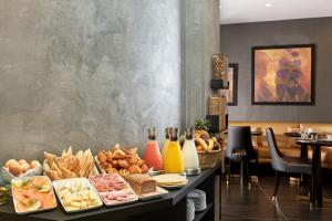 Hotel La Regence Etoile,Batignolles>>Arc De Triomphe,4 star