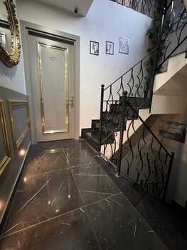 Taksim Larissa Hotel,,2 star