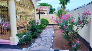 stay plus mtwapa holiday home
