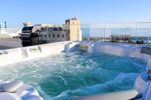 aqua apartments bellamar marbella