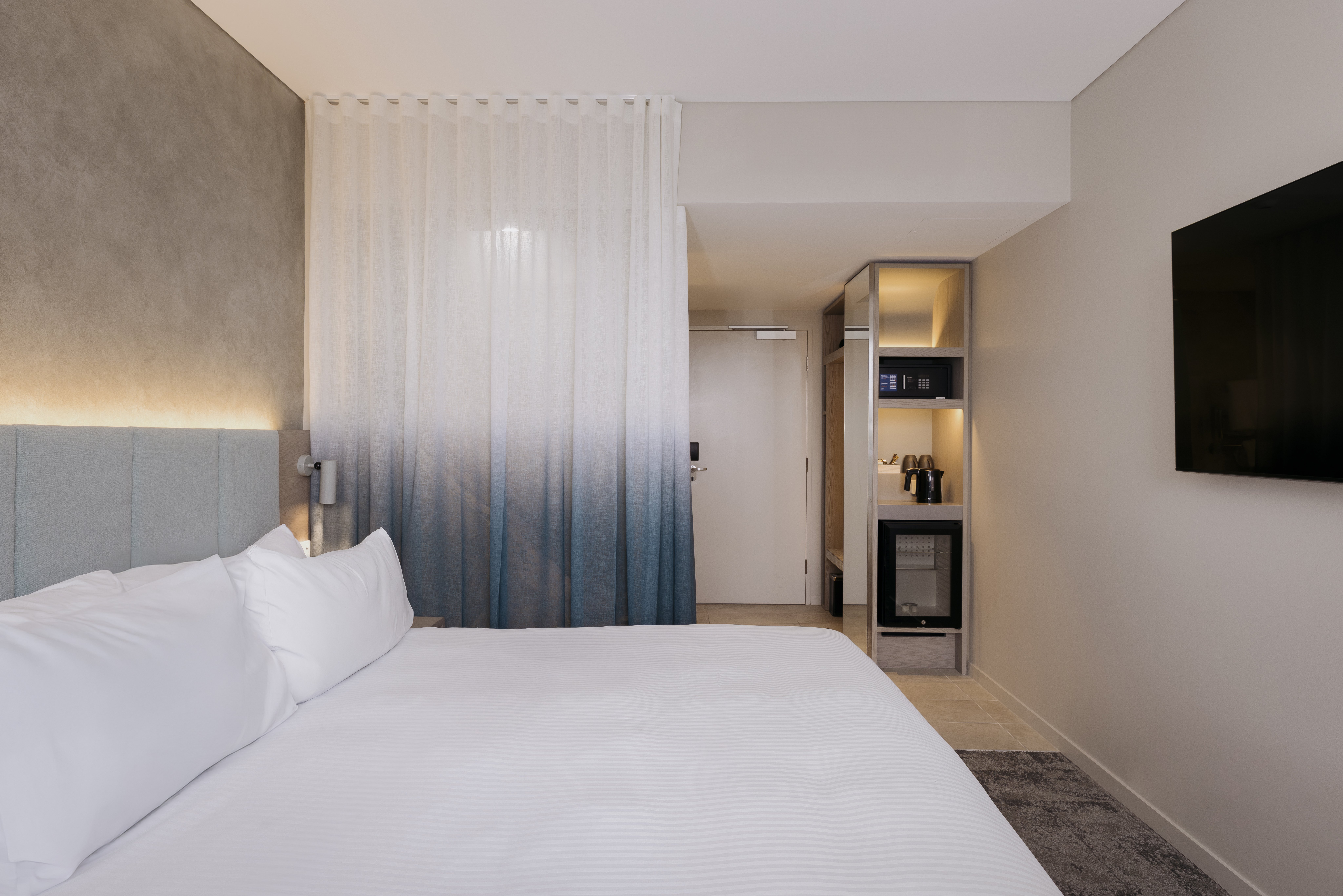 holiday inn express and suites sunshine coast an ihg hotel