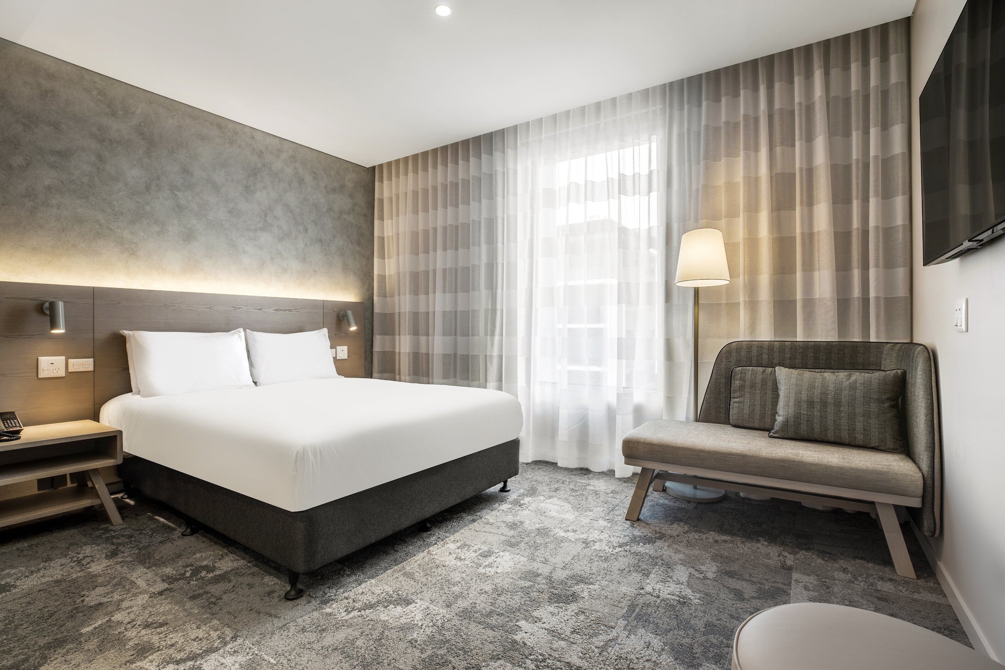 holiday inn express and suites sunshine coast an ihg hotel