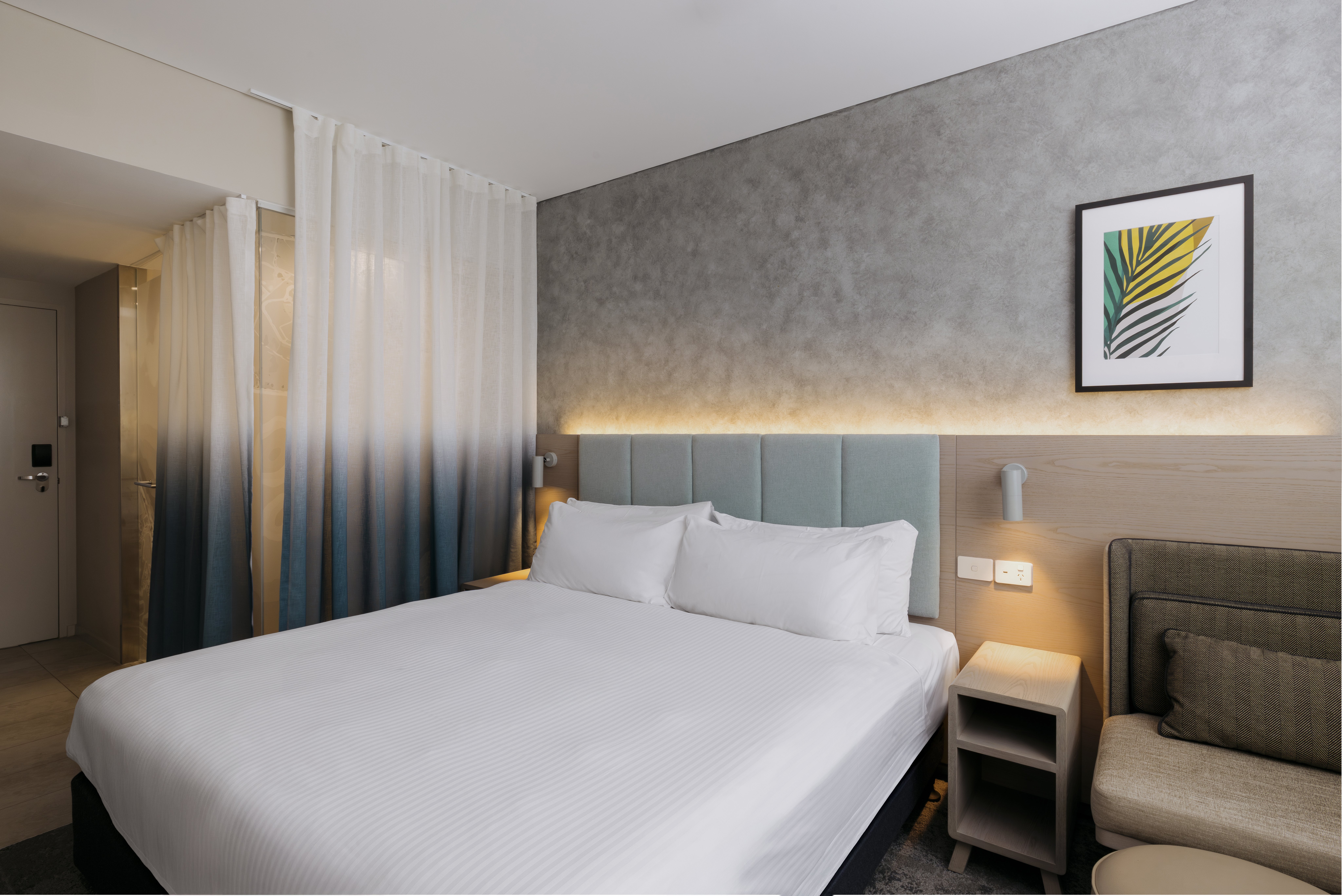 holiday inn express and suites sunshine coast an ihg hotel