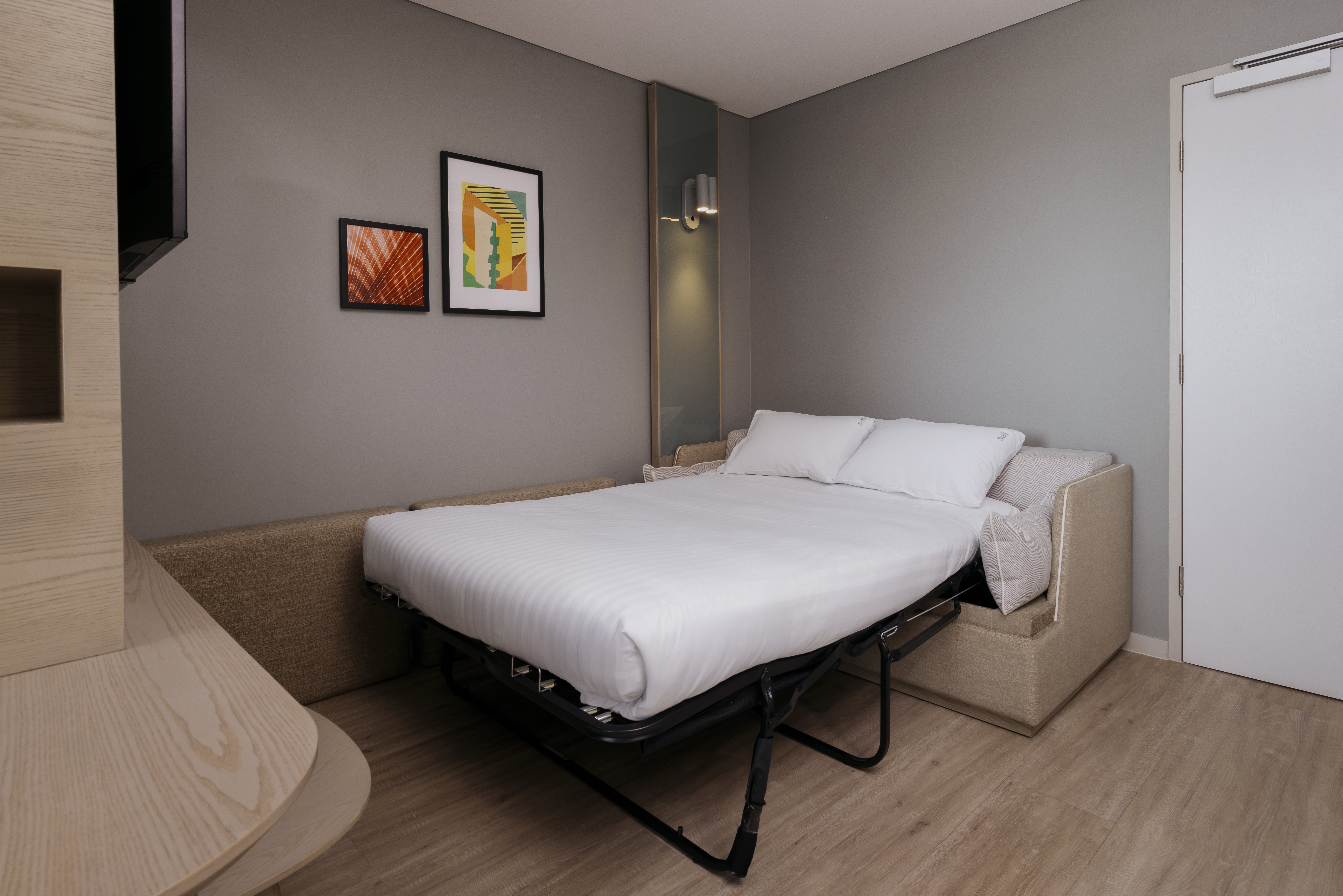 holiday inn express and suites sunshine coast an ihg hotel