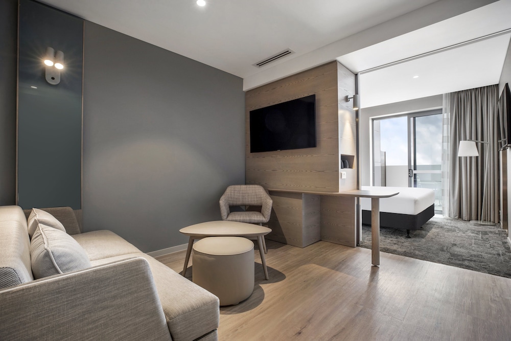 holiday inn express and suites sunshine coast an ihg hotel