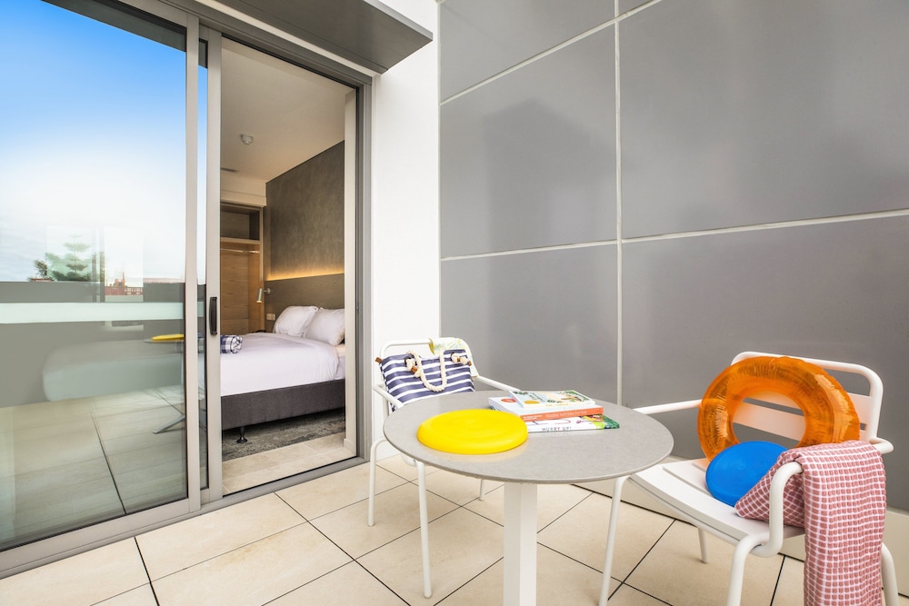 holiday inn express and suites sunshine coast an ihg hotel