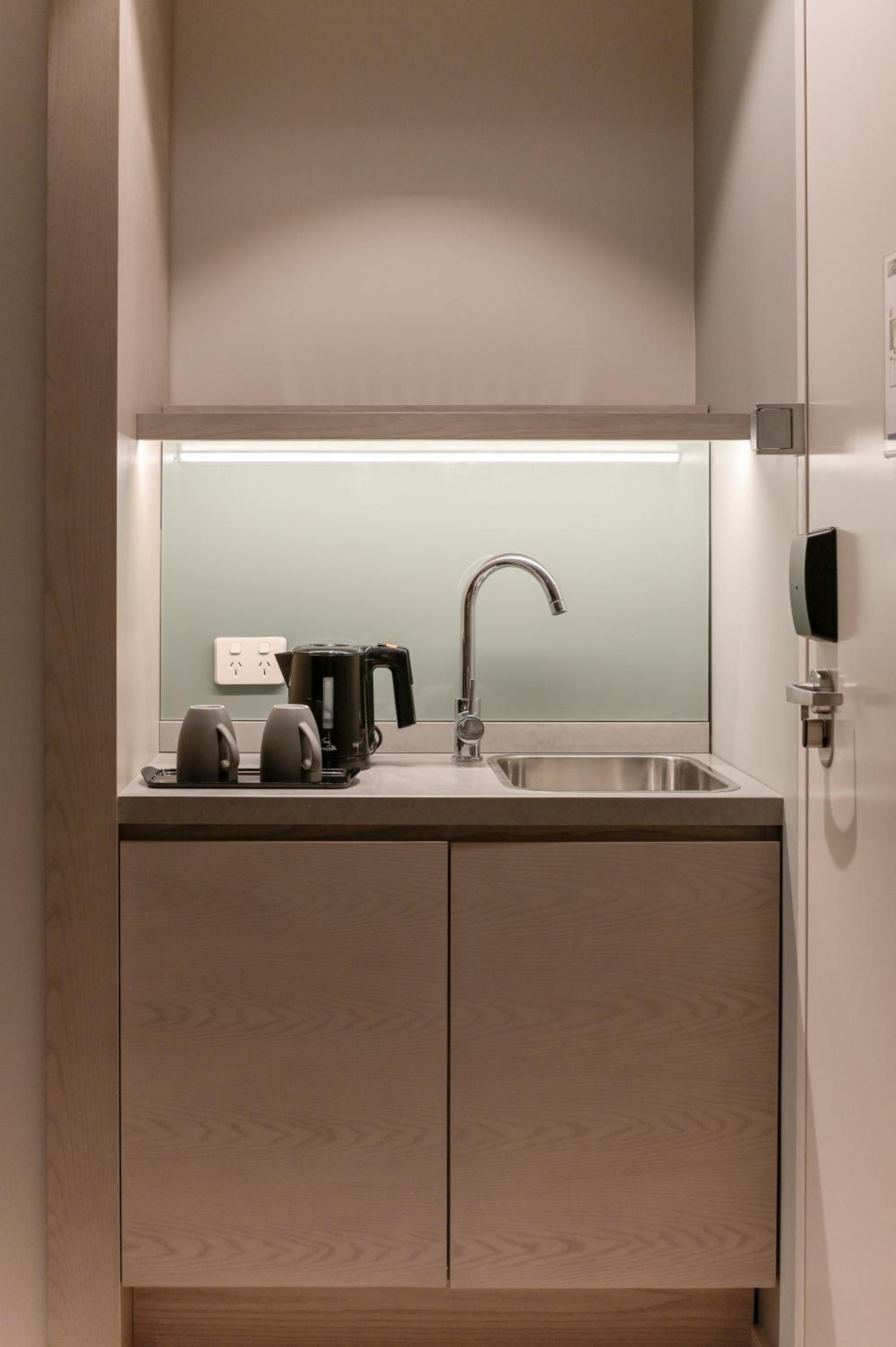 holiday inn express and suites sunshine coast an ihg hotel