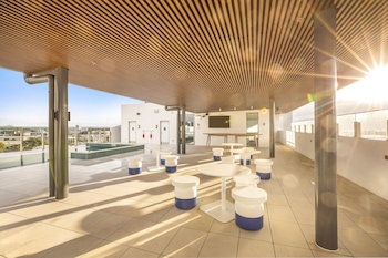 holiday inn express and suites sunshine coast an ihg hotel