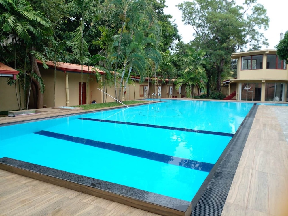 lavendish country resort