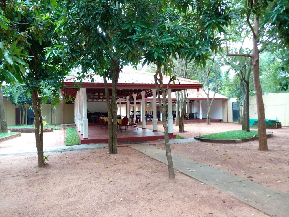 lavendish country resort