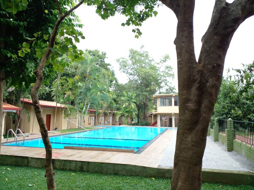 lavendish country resort