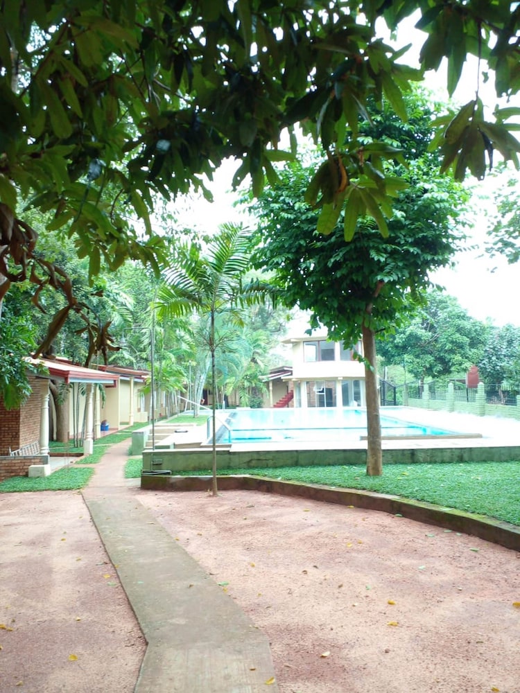 lavendish country resort