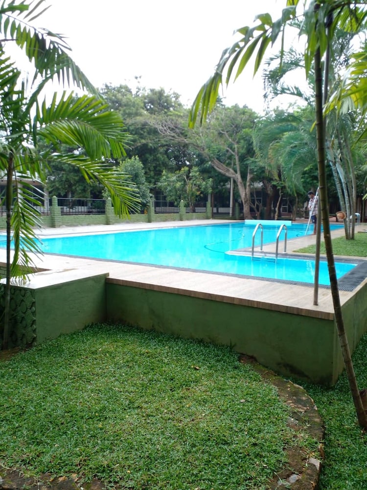 lavendish country resort