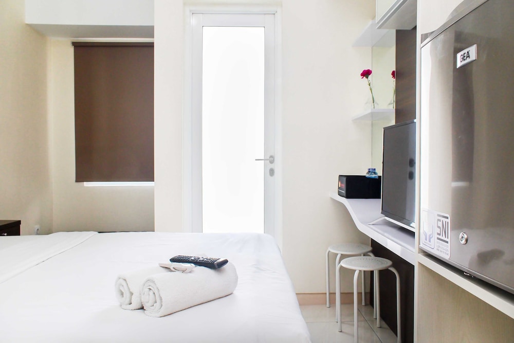 minimalist and comfort living studio apartment springlake summarecon bekasi