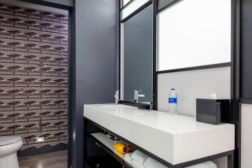 aloft savannah airport