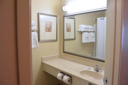 country inn and suites by radisson peoria north il