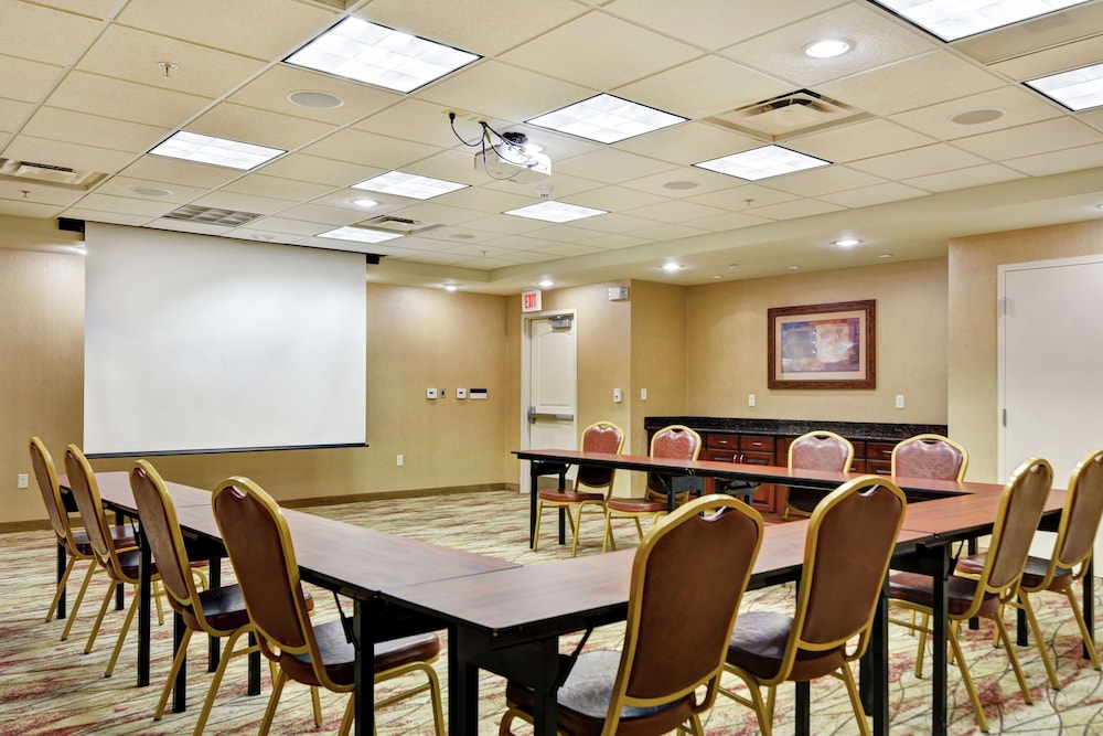 hampton inn and suites peoria at grand prairie il