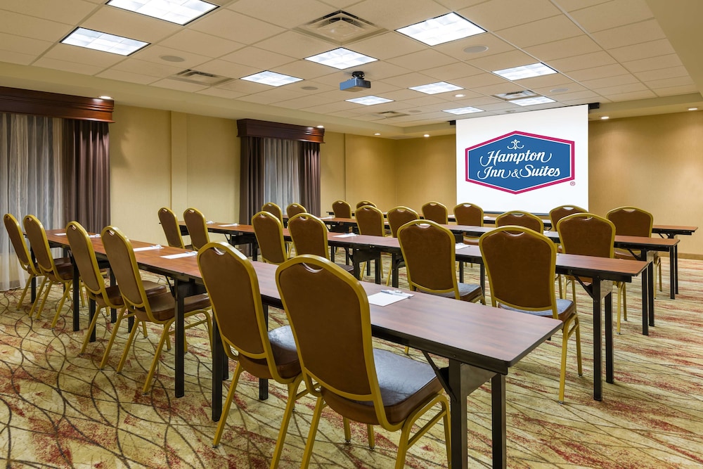 hampton inn and suites peoria at grand prairie il