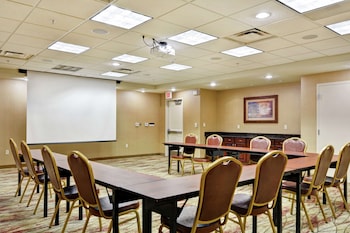 hampton inn and suites peoria at grand prairie il