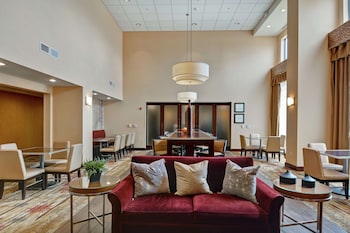 hampton inn and suites peoria at grand prairie il