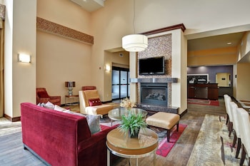 hampton inn and suites peoria at grand prairie il