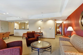 hampton inn and suites peoria at grand prairie il