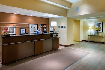 hampton inn and suites peoria at grand prairie il