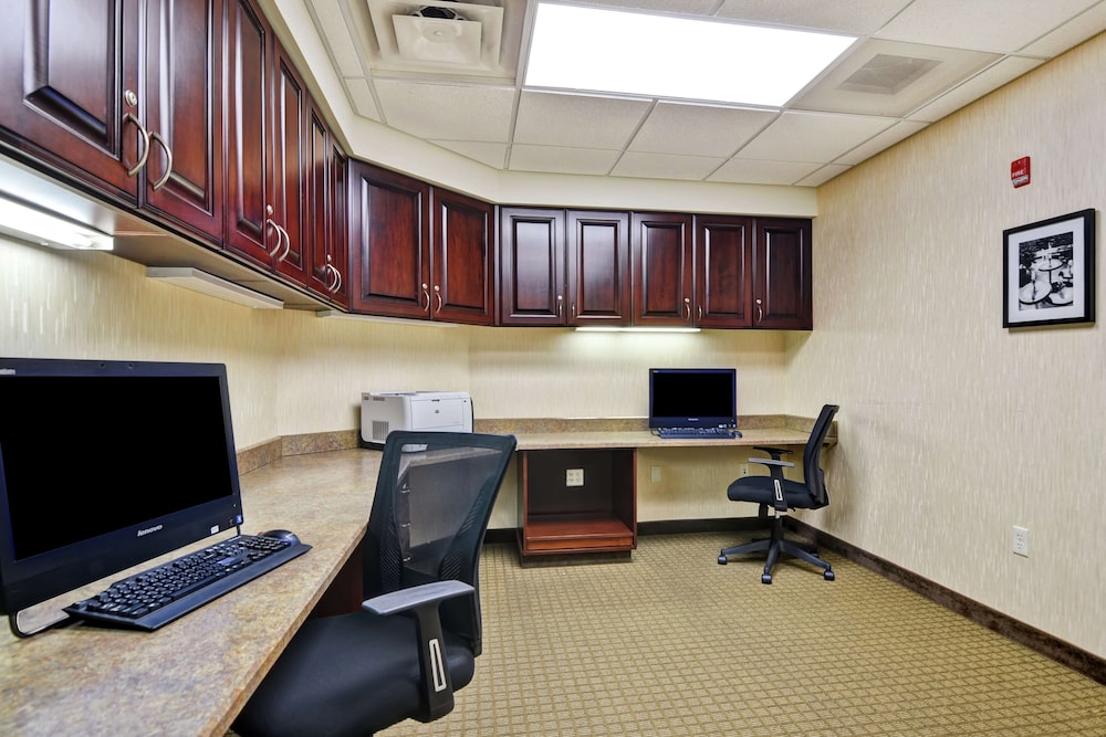hampton inn and suites peoria at grand prairie il