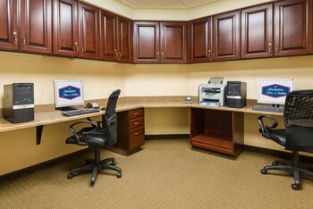 hampton inn and suites peoria at grand prairie il