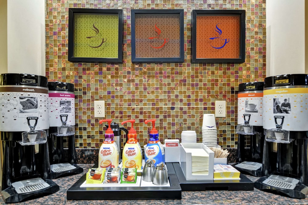 hampton inn and suites peoria at grand prairie il