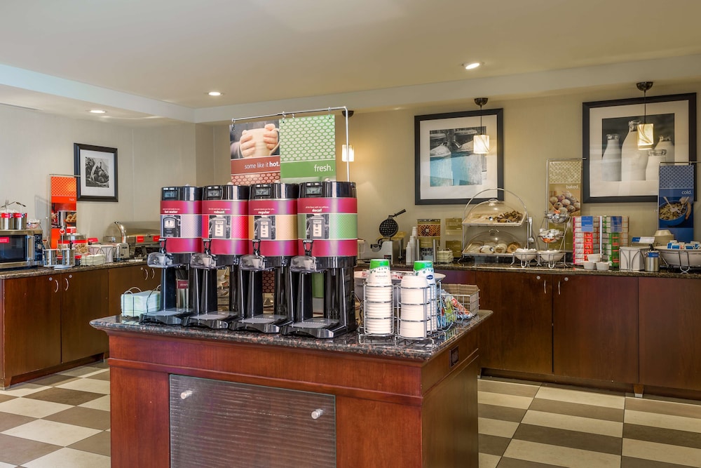 hampton inn and suites peoria at grand prairie il