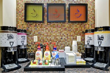 hampton inn and suites peoria at grand prairie il