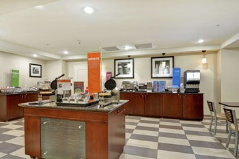 hampton inn and suites peoria at grand prairie il