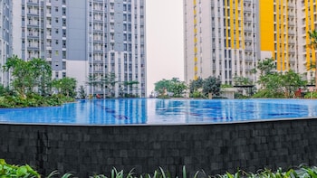 modern furnished 3br at springlake summarecon bekasi apartment