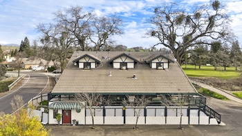 The 10Th Green Inn,,3 star